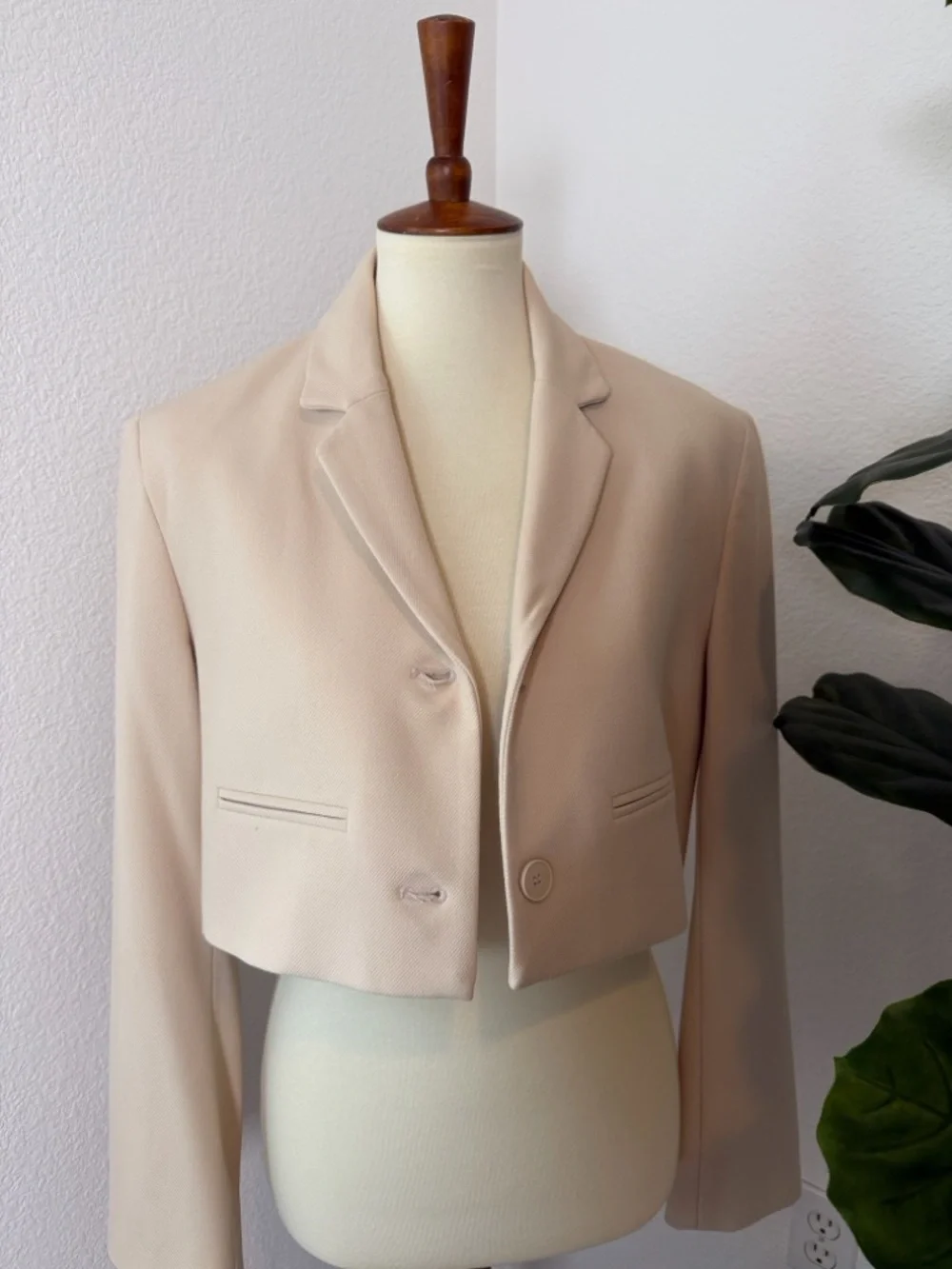 OAK + FORT Cropped Cream Blazer Jacket - Picture 2 of 6